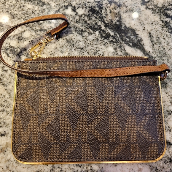 Michael Kors Authentic, Vintage 2 piece set Crossbody Bag, and wristlet. - Picture 11 of 15